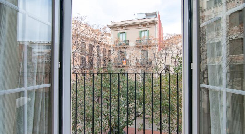 Apartamentos Alos Barcelona Bagian luar foto